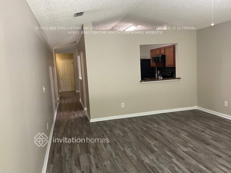 Building Photo - 2999 Mikris Dr E