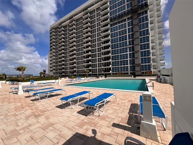 Building Photo - 531 N Ocean Blvd