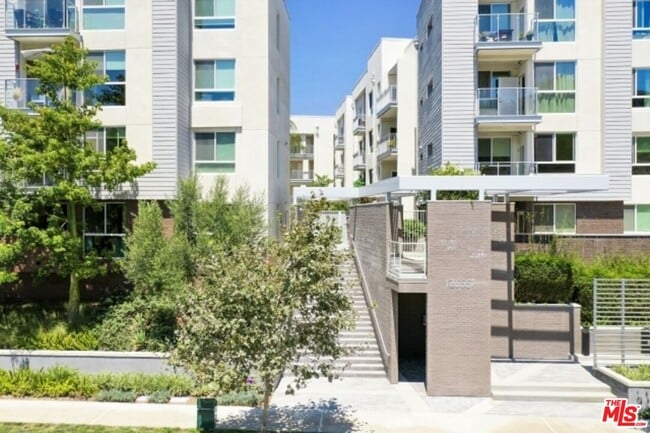 Building Photo - 12655 Bluff Creek Dr