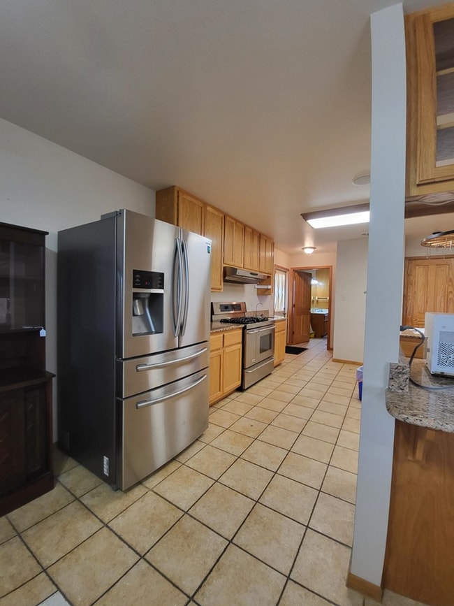 Building Photo - FOR LEASE!! Country Living