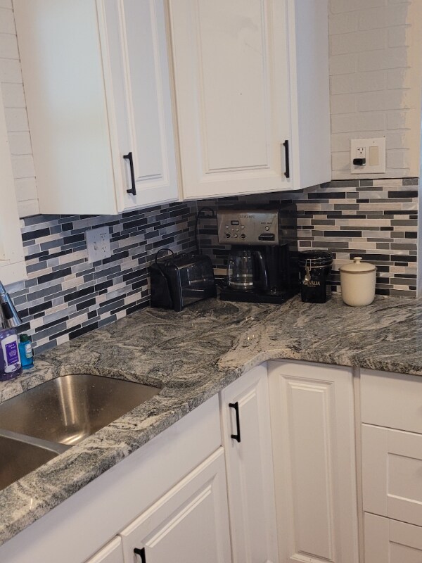 Building Photo - 10 9th Ave