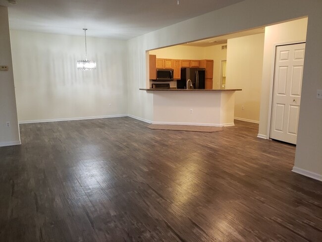 Building Photo - 15268 Yale Dr