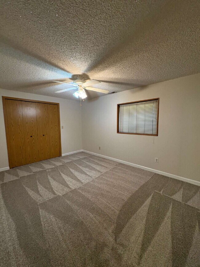 Building Photo - 5 Bedroom - Pulpit Rock