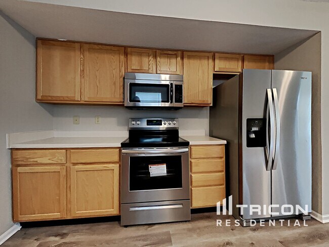 Building Photo - 619 Sweet Creek Dr