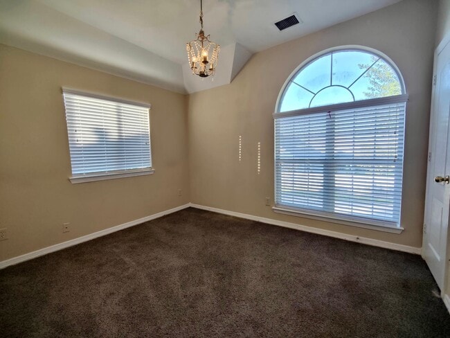 Building Photo - 21915 Stockbridge Ln