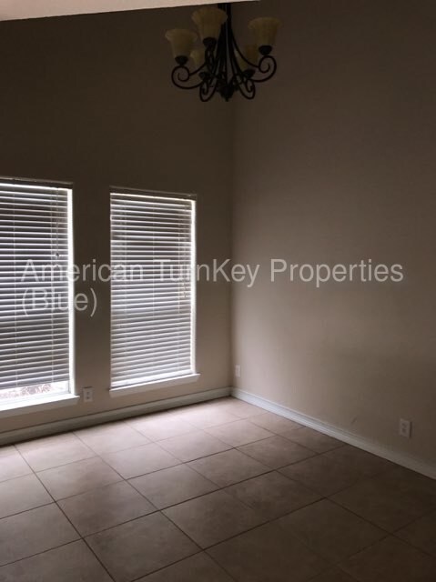 Building Photo - Rare find custom stucco home