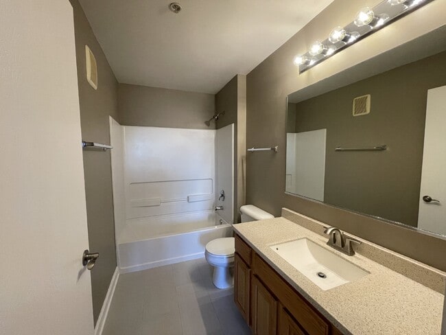 Building Photo - Spotless RANCH 2 Bed, 2 Bath Condo With 1 ...