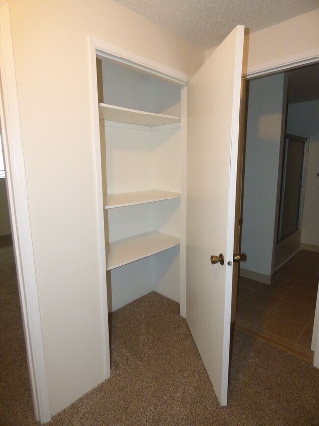 Building Photo - 2 bed 1.5 bath Townhome in Keizer