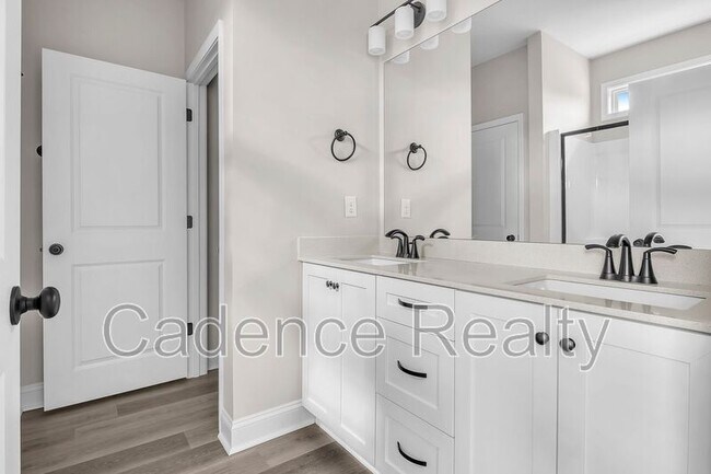 Building Photo - 1633 Grey Cliff Run