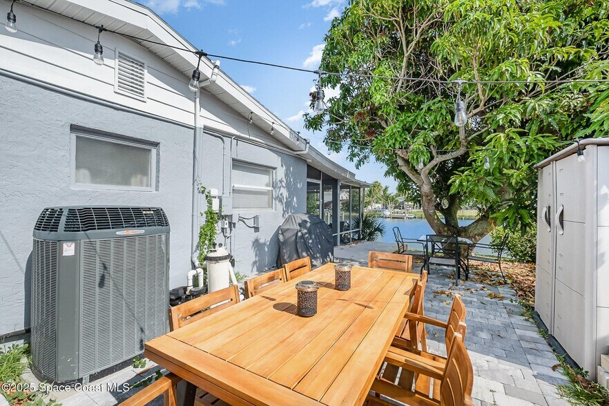 Building Photo - 426 S Neptune Dr