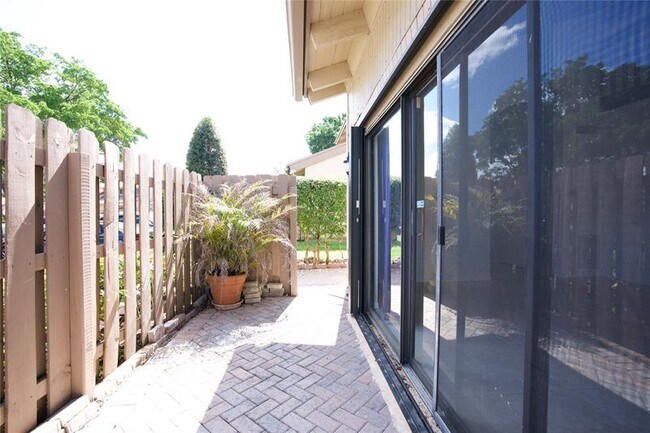 Building Photo - 2125 SW 81st Ave