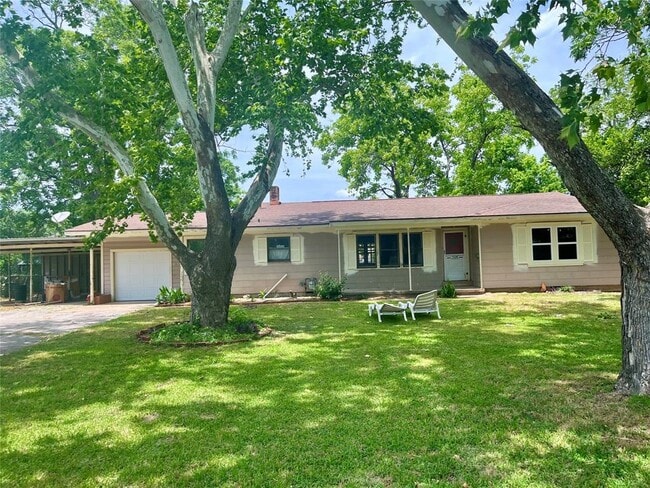 Primary Photo - 1320 Montezuma St