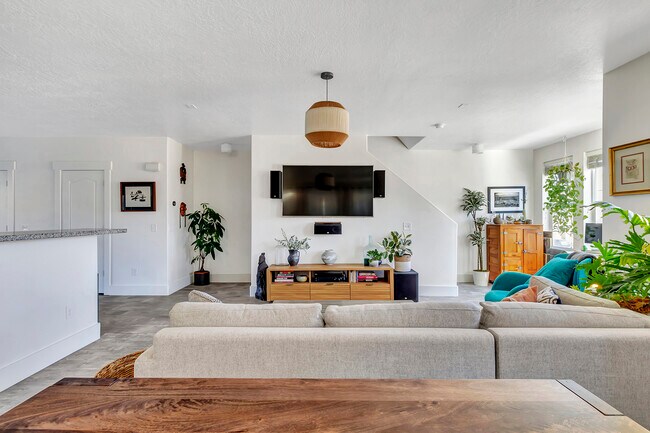 Building Photo - 3727 S Gowan Ln