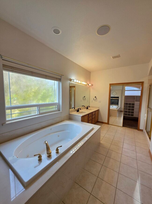 Building Photo - 3493 Hanstead St