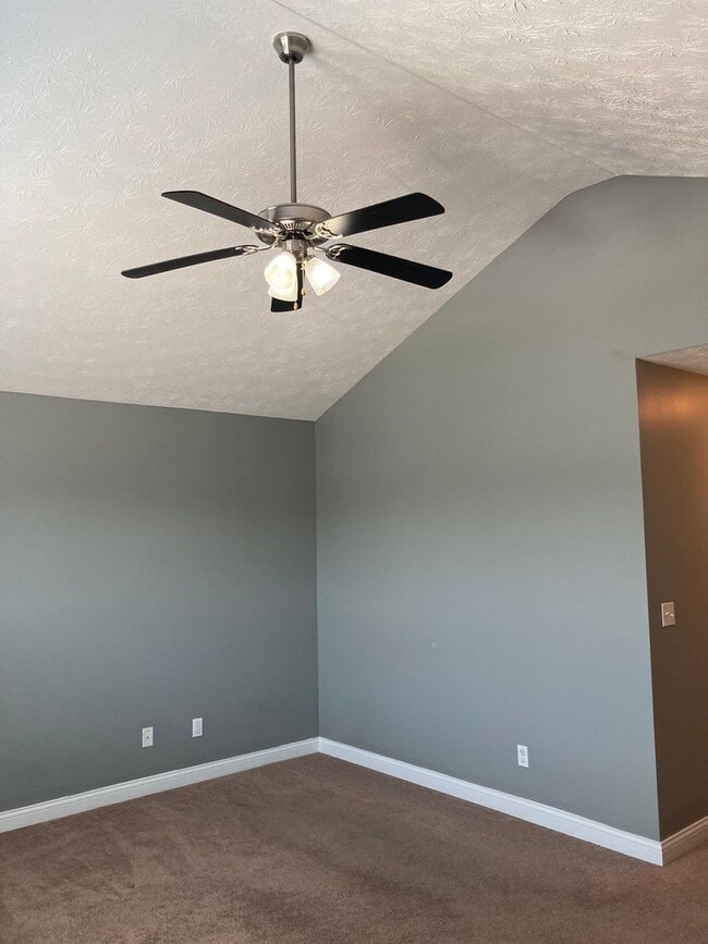 Building Photo - 141 Twin Lakes Dr
