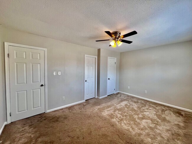 Building Photo - Gorgeous townhouse in the heart of Virgini...