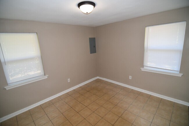Building Photo - Must See!  Newly renovated, 3 bedroom, 1 bath home in Brownsfield off Plank Road