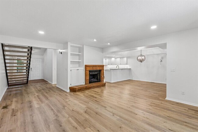 Building Photo - 11819 Red Oak Way