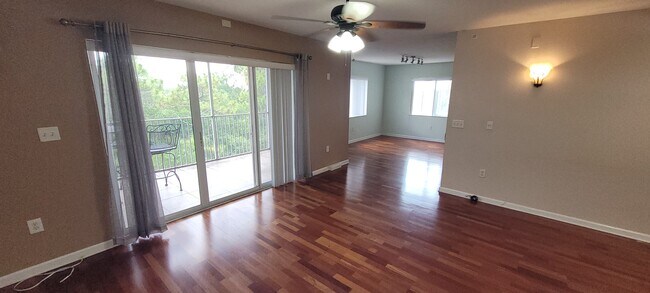 Building Photo - 1150 Carmel Cir