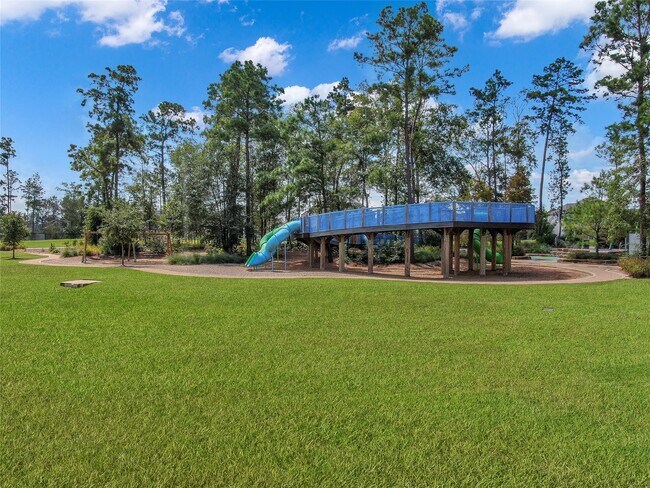Building Photo - 15520 Maple