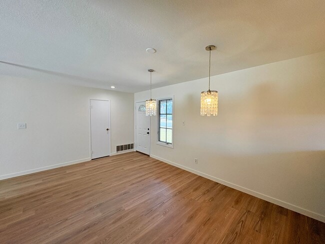 Building Photo - Single Story Home In The Heart of Clairemont