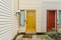 Building Photo - Modern Comfort in Sought-After Gaithersburg