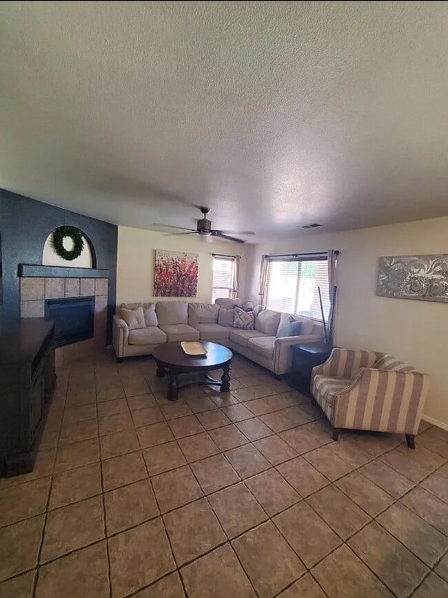 Building Photo - 7409 Sidewinder Dr NE