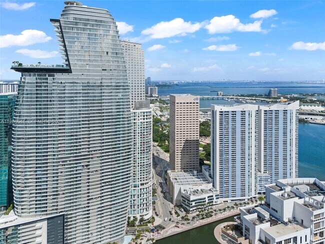 Building Photo - 300 Biscayne Blvd Way