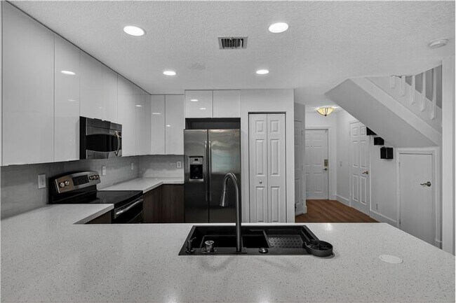 Building Photo - 744 NW 42nd Pl
