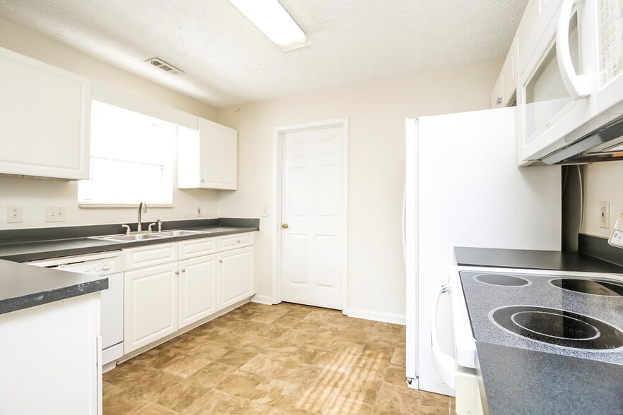 Building Photo - 3508 Glenfalls Dr