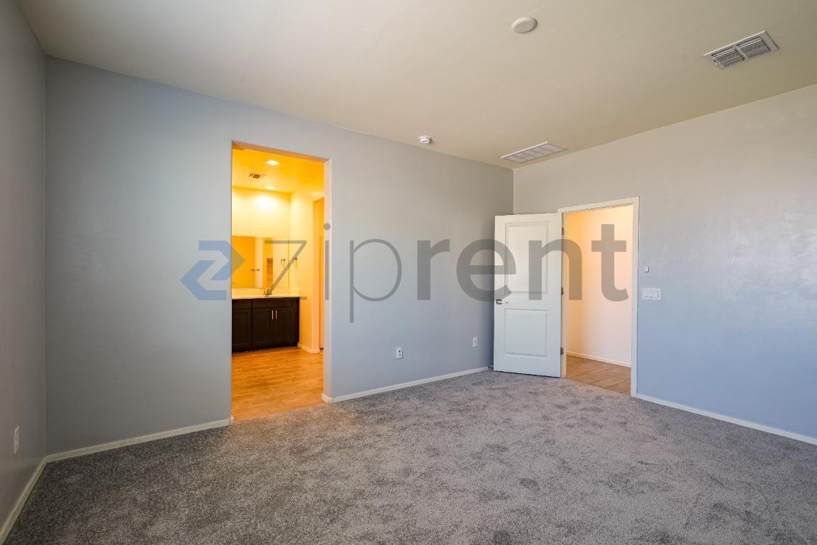 Building Photo - Unit