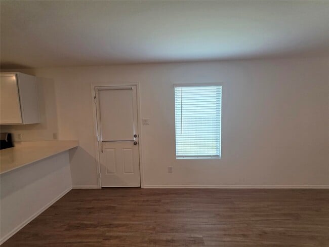 Building Photo - 314 Riverwood Village Ln