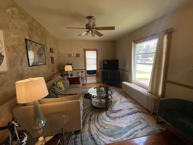 Building Photo - Spacious 1 Bedroom Upper Duplex Near Downtown Eau Claire - Available September 1st!