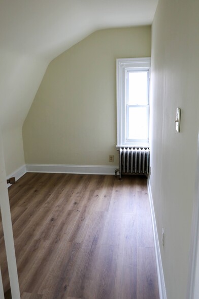 Bedroom 1 - 123 E Washington Ln