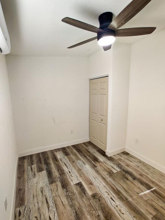Building Photo - 5500 Balboa Dr