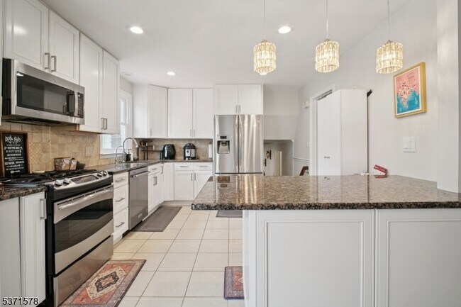 Building Photo - 5 Trombley Dr