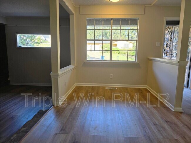 Building Photo - 5505 Crescent Dr