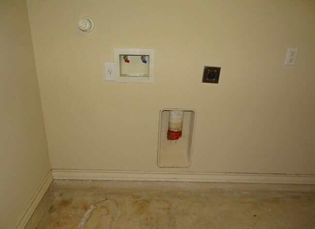 Building Photo - 6619 Arancione Ave