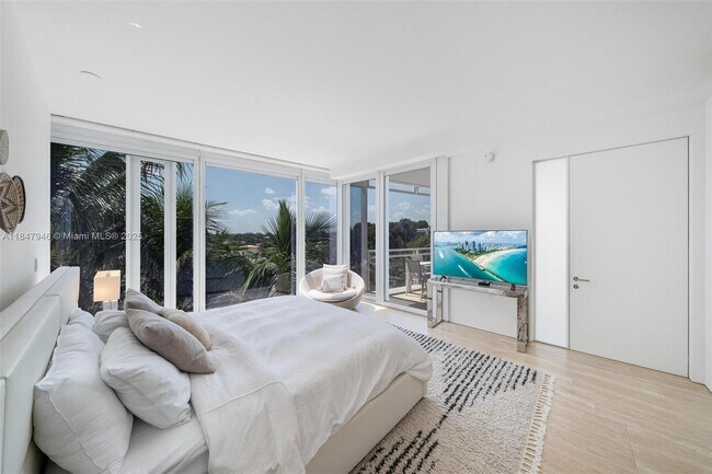 Building Photo - 9001 Collins Ave