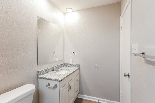 Building Photo - 8714 Miami Dr