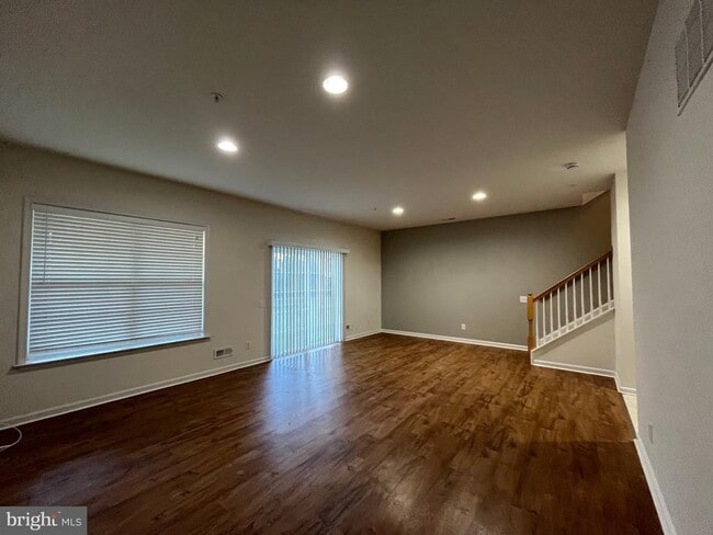 Building Photo - 895 Chatfield Rd