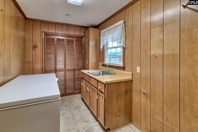 Building Photo - 221 Crooked Creek Rd