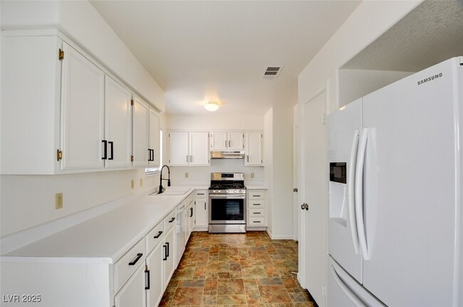 Building Photo - 8216 Carmen Blvd
