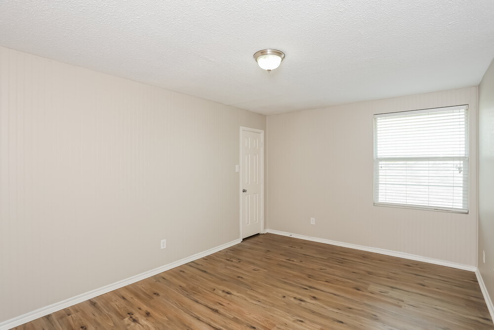 Building Photo - 2044 W Grove Ln