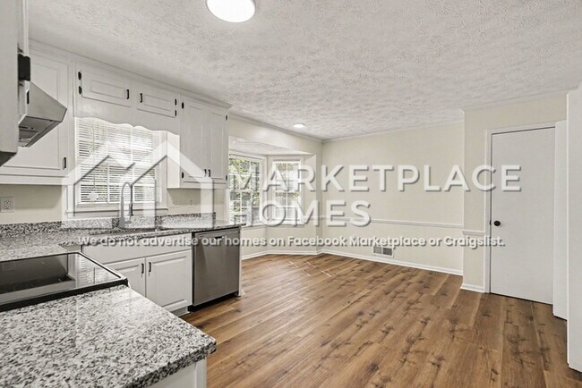 Building Photo - 681 Roxboro Trace SW