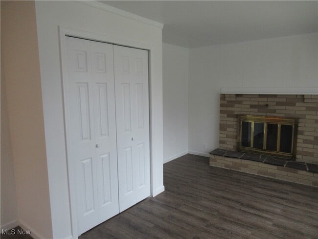 Building Photo - 118 W Glendale St