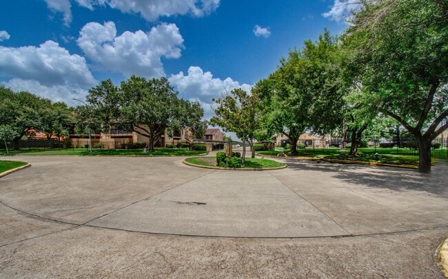 Building Photo - 10555 Turtlewood Ct