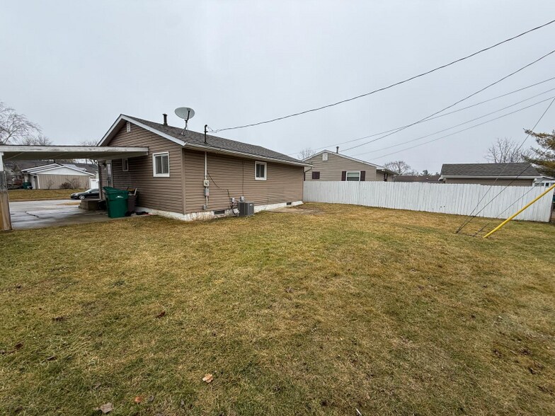 Building Photo - 555 Kirkwood Dr