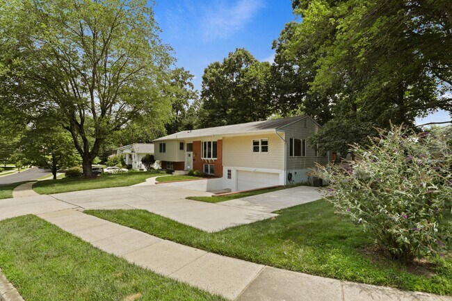 Building Photo - 2527 Swift Run St