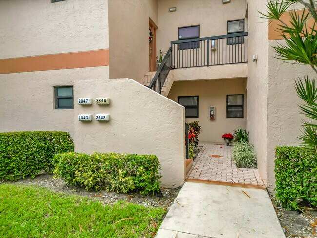 Building Photo - 2846 Carambola Cir S